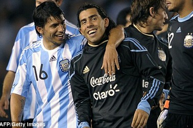 Argentina chuẩn bị “chiến” Italia: Tevez - Aguero ra rìa
