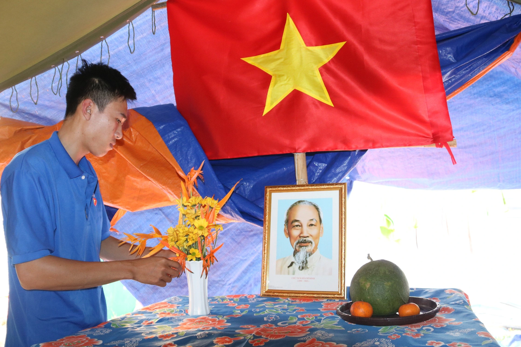 Hai thanh niên bỏ công việc, chức vụ, tình nguyện lên đường nhập ngũ - 3 Hai thanh niên bỏ công việc, chức vụ, tình nguyện lên đường nhập ngũ - 3