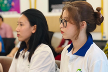 Nữ sinh lo "không xinh đẹp, còn thấp bé" khi sang Đức kiếm lương chục triệu