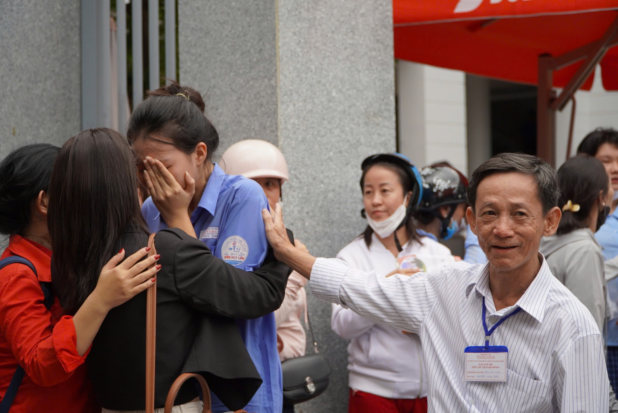 Đề thi và đáp án môn toán thi vào lớp 10 TPHCM 2025 cập nhật nhanh nhất - 3