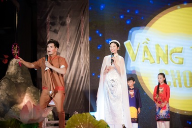 Ngọc Hân làm chị Hằng, kể xấu “chú Cuội” Xuân Bắc