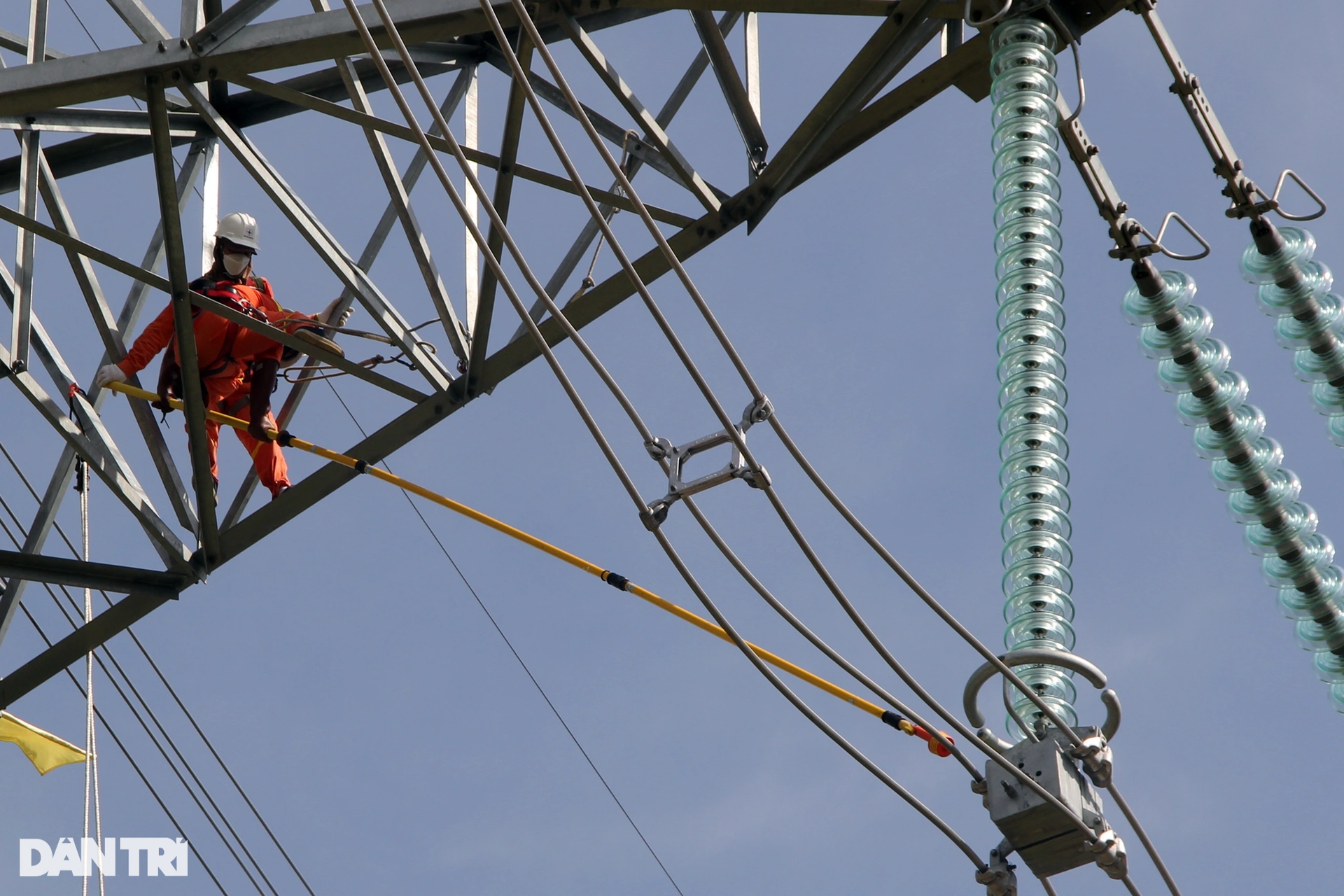 Diễn tập khắc phục sự cố đứt dây dẫn trên đường dây 500kV - 11 Diễn tập khắc phục sự cố đứt dây dẫn trên đường dây 500kV - 11