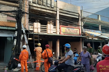 Tiệm vàng bất ngờ phát hỏa lúc rạng sáng