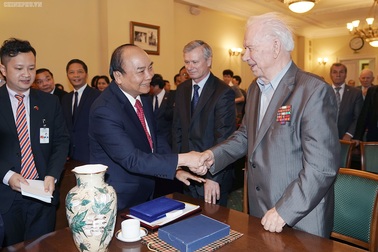 Thủ tướng gặp các cựu binh Nga từng giúp đỡ Việt Nam trong chiến tranh