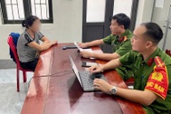 Thấy người phụ nữ rút hơn 1 tỷ đồng, nhân viên ngân hàng báo công an