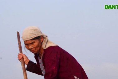 Vắt kiệt mồ hôi trên ruộng muối, diêm dân không đủ tiền mua một yến gạo