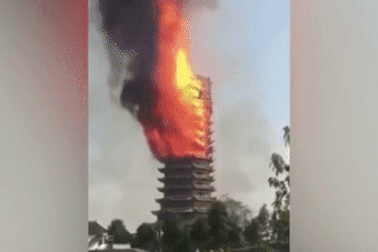 Hỏa hoạn thiêu rụi tòa tháp gỗ cao 16 tầng