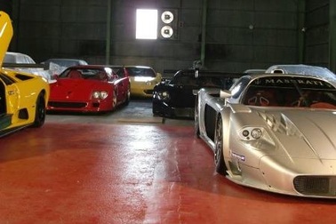 Một bộ sưu tập siêu xe đáng nể tại Nhật (1)