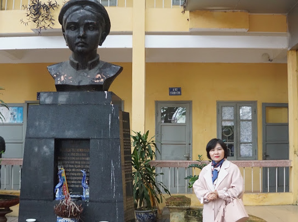 Cựu học sinh ngành y dược về trường cũ khám bệnh, tri ân thầy cô giáo - 5 Cựu học sinh ngành y dược về trường cũ khám bệnh, tri ân thầy cô giáo - 5