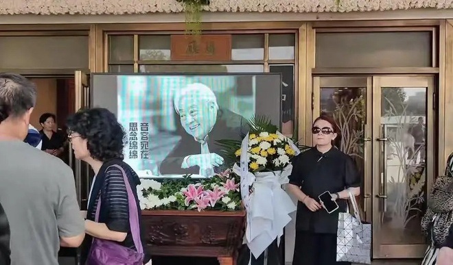 Bạn bè tiễn đưa nam diễn viên đóng vai Phật Tổ trong Tây du ký - 1