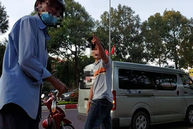 Phóng viên bị tài xế xe dù đe dọa "tao biết con mày học ở đâu"