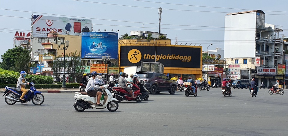 Người Sài Gòn ùa ra đường ngày không cách ly - 3 Người Sài Gòn ùa ra đường ngày không cách ly - 3