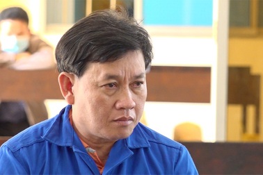 Bất ngờ người đàn ông mua sà lan gần 700 tấn rồi cắt bán phế liệu