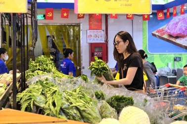 Siêu thị tăng thực phẩm ra vùng bão Bualoi, không để khan hàng, tăng giá