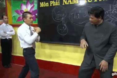 Những màn biểu diễn nội công thâm hậu của võ sư Huỳnh Tuấn Kiệt