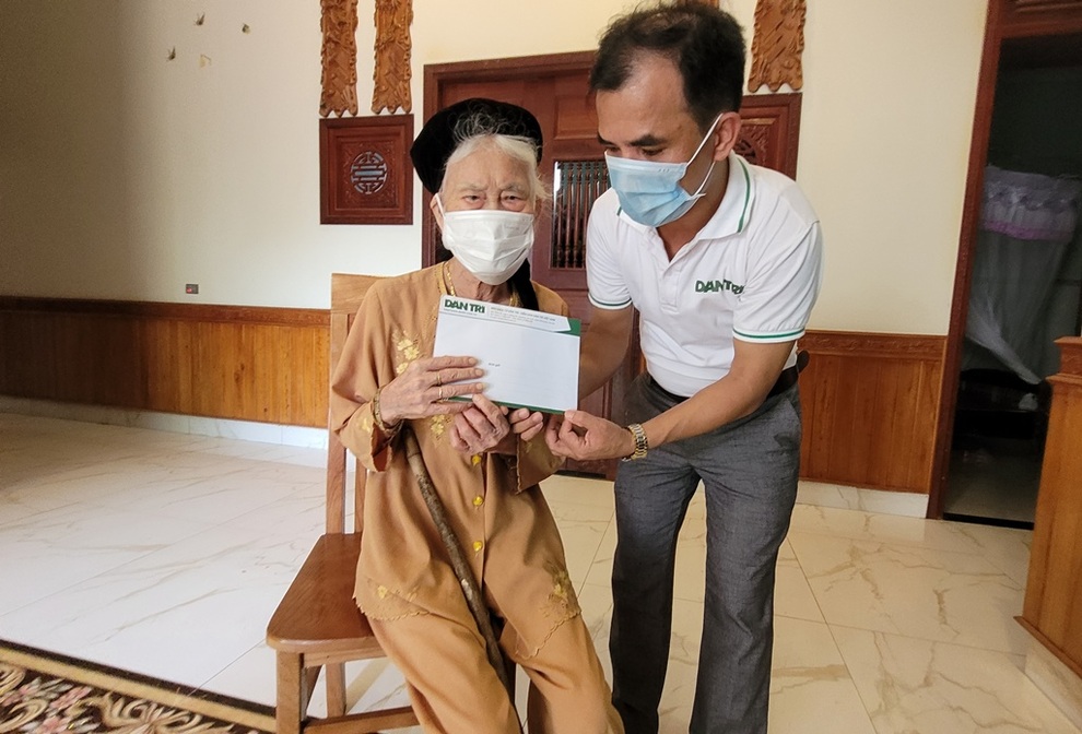 Bạn đọc Báo Dân trí tri ân dịp 27/7: Con trai mẹ khai thêm tuổi để nhập ngũ - 3 Bạn đọc Báo Dân trí tri ân dịp 27/7: Con trai mẹ khai thêm tuổi để nhập ngũ - 3