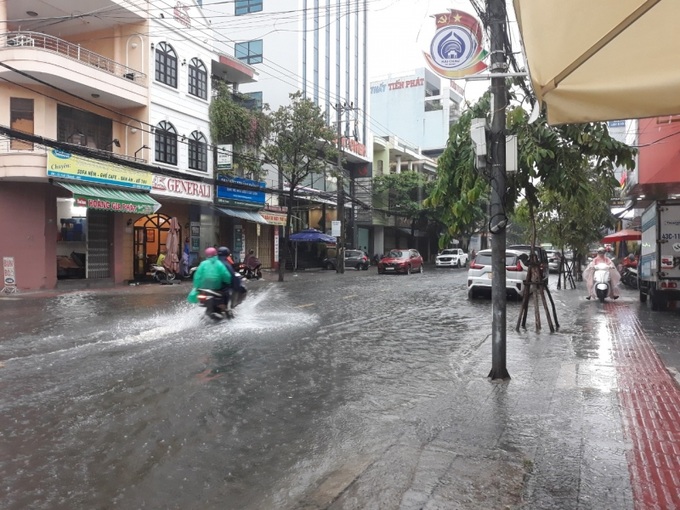 Đề phòng mưa với cường độ lớn trong một thời gian ngắn gây ngập úng tại các khu đô thị.