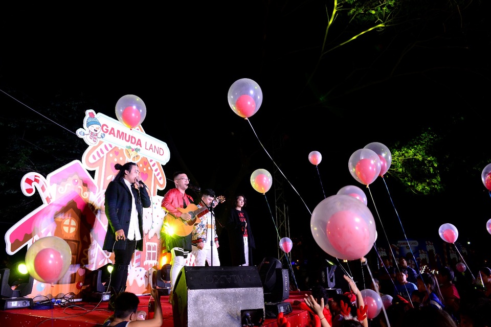 Đến thăm “Xứ sở tình yêu” mùa Giáng sinh 2019 - 3 Đến thăm “Xứ sở tình yêu” mùa Giáng sinh 2019 - 3
