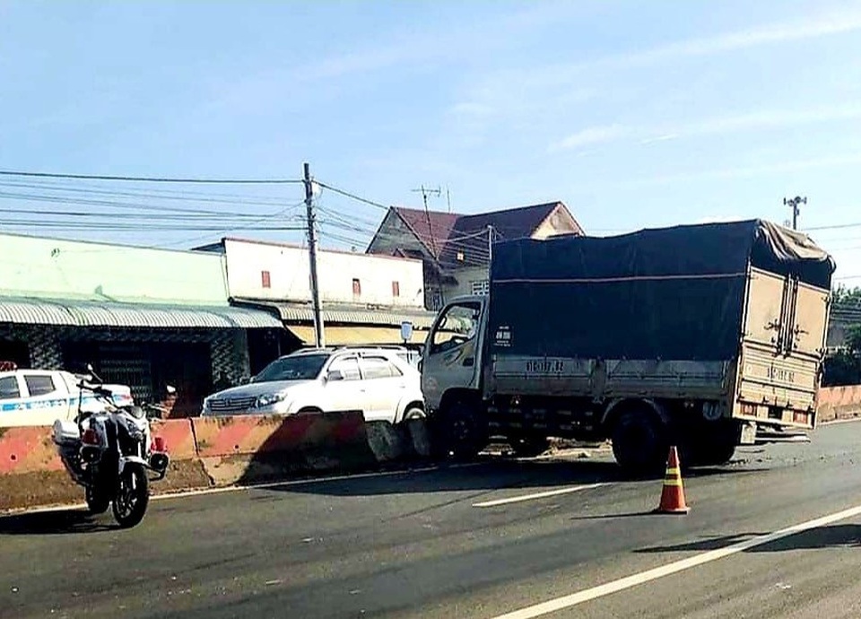 Truy đuổi hơn 20km tóm gọn tên trộm xe tải - 1 Truy đuổi hơn 20km tóm gọn tên trộm xe tải - 1
