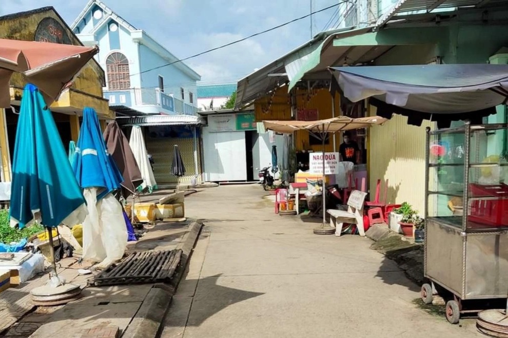 Phó Chủ tịch xã bị đình chỉ công tác vì để nhiều người đi dự đám tang - 1 Phó Chủ tịch xã bị đình chỉ công tác vì để nhiều người đi dự đám tang - 1