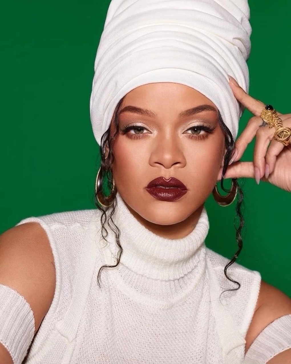 Nữ ca sĩ tỷ phú Rihanna mang bầu lần 3, sở hữu đế chế thời trang đáng nể - 4 Nữ ca sĩ tỷ phú Rihanna mang bầu lần 3, sở hữu đế chế thời trang đáng nể - 4