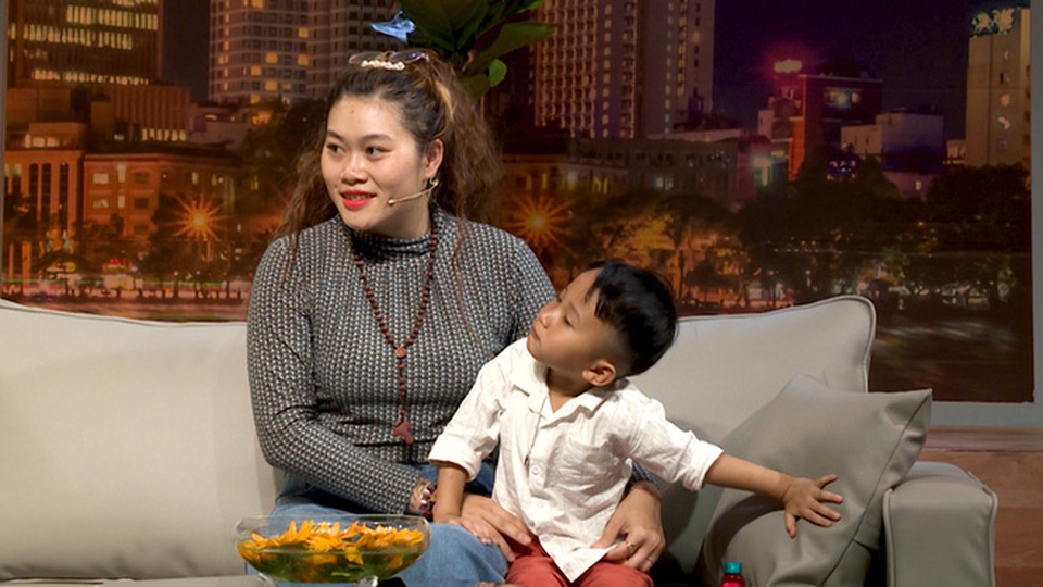 Cô gái mắc bệnh máu trắng bán hết tài sản chữa bệnh cho con nuôi bị ung thư - 2 Cô gái mắc bệnh máu trắng bán hết tài sản chữa bệnh cho con nuôi bị ung thư - 2