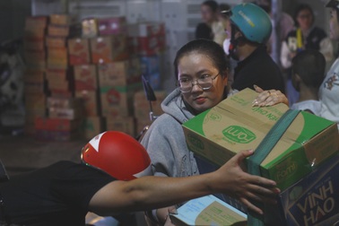 Những chuyến hàng yêu thương từ TPHCM ngược ra vùng lũ miền Bắc