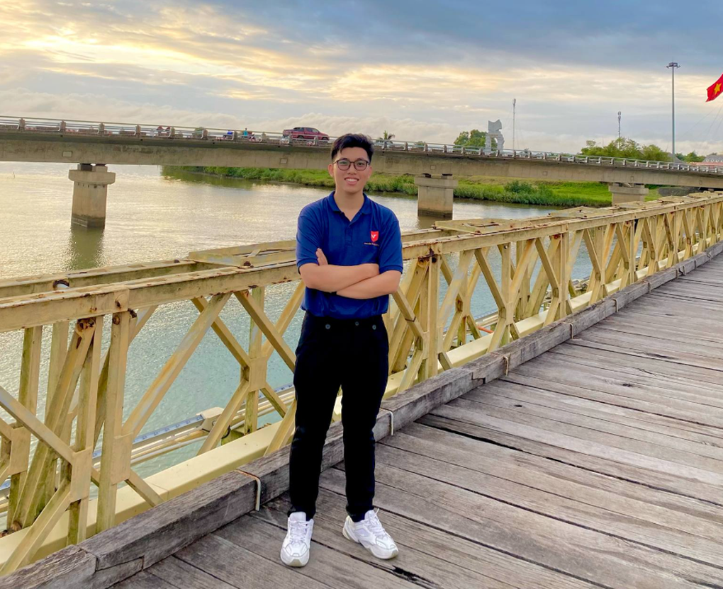 Thành tích học tập đáng nể của chàng trai tỏa ra hào quang tri thức - 2 Thành tích học tập đáng nể của chàng trai tỏa ra hào quang tri thức - 2