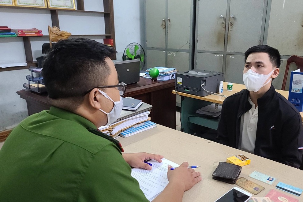 Đang ăn sáng bị cướp mất ví - 1 Đang ăn sáng bị cướp mất ví - 1