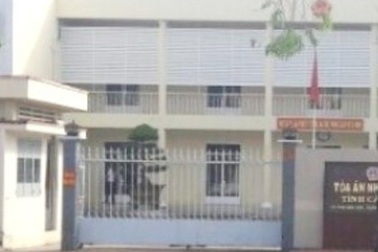 Kết luận Chánh Tòa Hình sự TAND Cà Mau hành hung phụ nữ