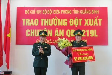 Thưởng nóng chuyên án phá đường dây vận chuyển 60 ngàn viên ma túy