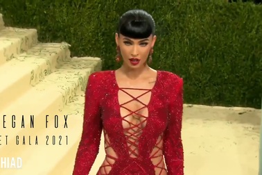 Megan Fox diện váy táo bạo