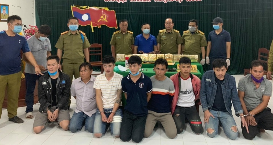Bắt giữ 8 đối tượng người Lào mua bán, vận chuyển 10kg ma túy - 2 Bắt giữ 8 đối tượng người Lào mua bán, vận chuyển 10kg ma túy - 2