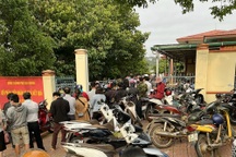 "Cò" bốc số làm thủ tục đất đai kiếm bộn tiền, số càng đẹp càng được giá