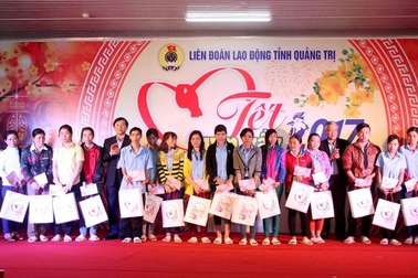 Tết sum vầy 2020: Đảm bảo lương, thưởng, xe đưa đón công nhân về quê đón Tết