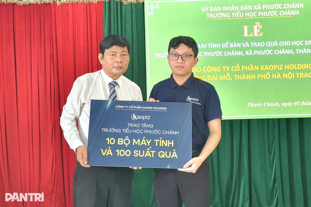 Trao 20 máy tính, 200 suất quà tới học sinh miền núi Thanh Hóa và Đà Nẵng - 1 Trao 20 máy tính, 200 suất quà tới học sinh miền núi Thanh Hóa và Đà Nẵng - 1
