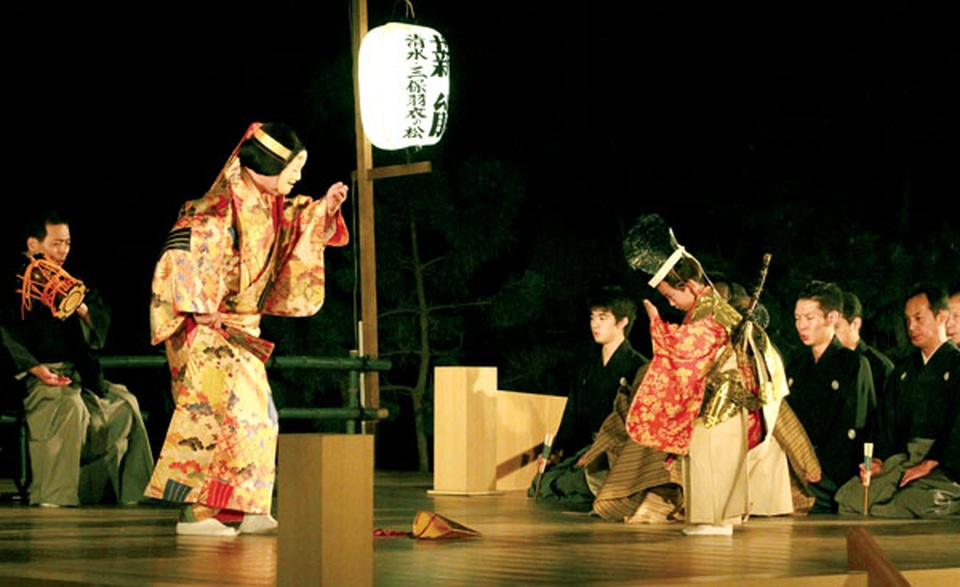 Kịch Noh: Loại hình nghệ thuật kinh điển của Nhật Bản - 2 Kịch Noh: Loại hình nghệ thuật kinh điển của Nhật Bản - 2