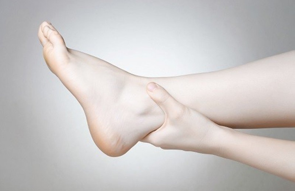 Mệt mỏi, ngủ nhiều hay phù chân có thể là dấu hiệu của bệnh gan lâu năm - 3 Mệt mỏi, ngủ nhiều hay phù chân có thể là dấu hiệu của bệnh gan lâu năm - 3