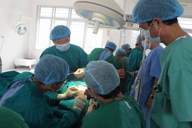 Phẫu thuật miễn phí cho bệnh nhân di chứng bỏng có hoàn cảnh khó khăn