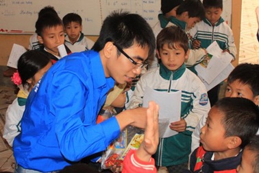 SV tình nguyện mang “hơi ấm” tới trẻ em vùng cao