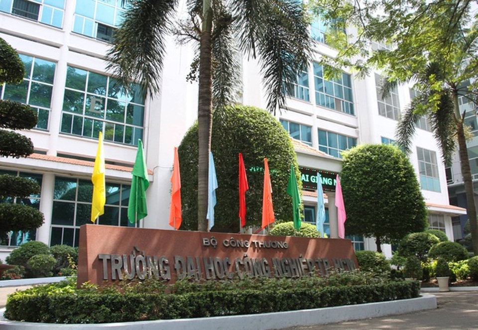 Học sinh văng xuống đường và những câu chuyện hi hữu trong giáo dục năm 2019 - 4 Học sinh văng xuống đường và những câu chuyện hi hữu trong giáo dục năm 2019 - 4
