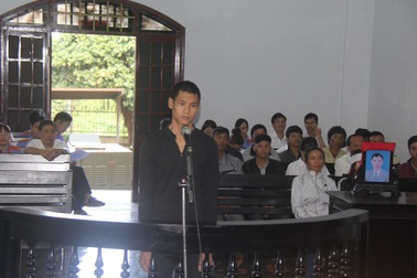 Bỏ đi chơi game lần cuối sau khi chém chết chủ nhà