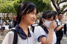 Học sinh Kon Tum kết thúc thi lớp 10, đề và đáp án môn toán, văn