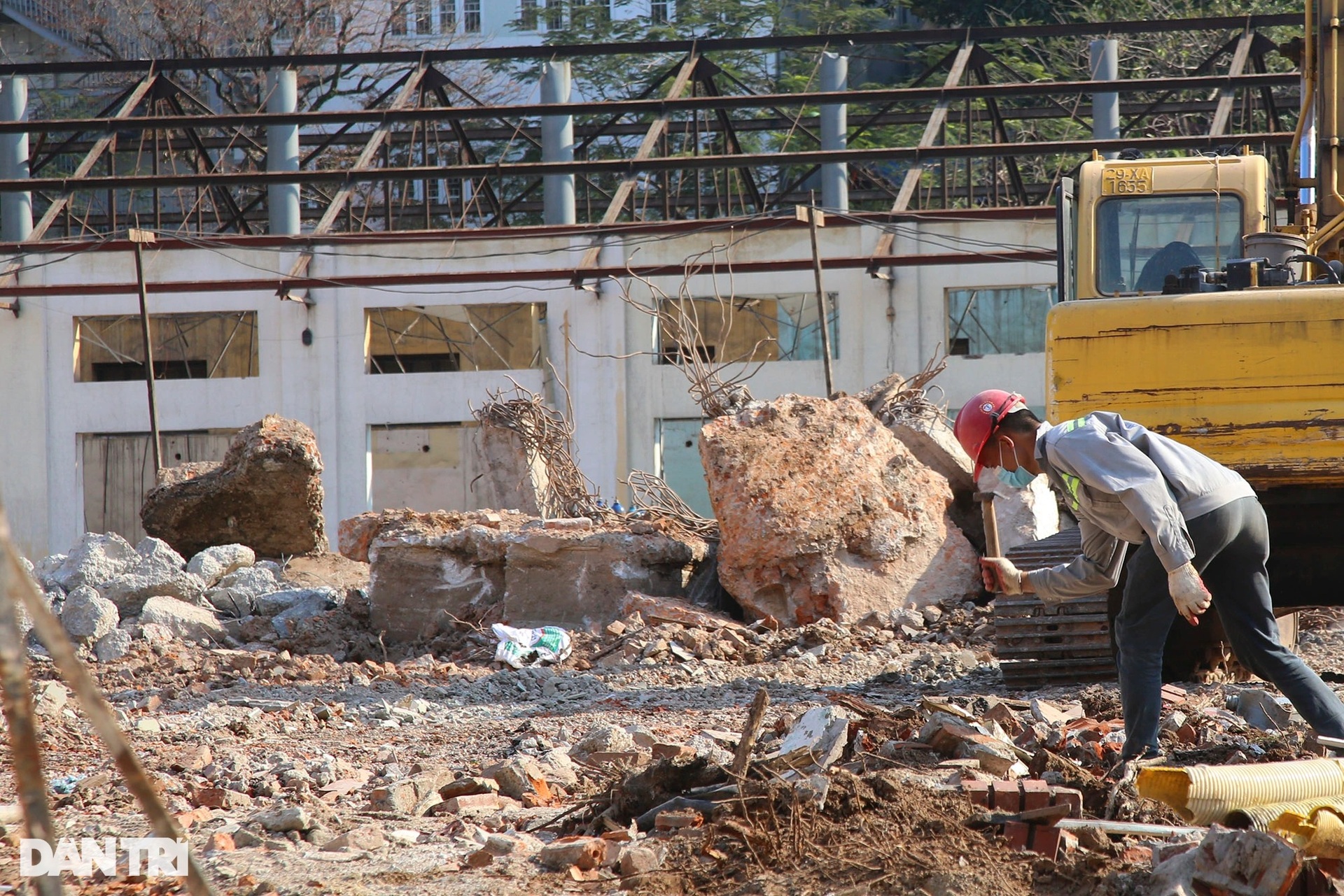 Hình ảnh phá dỡ tòa nhà Pháp cổ 4 mặt tiền cạnh quảng trường Ba Đình - 8