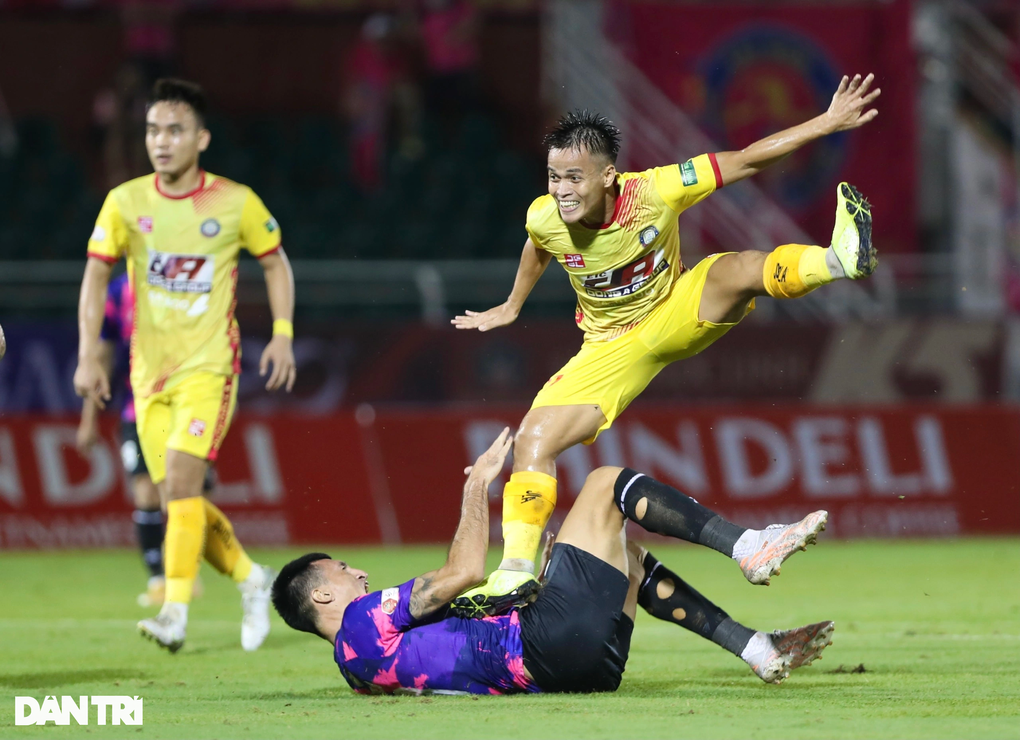 Ngoại binh đá hỏng phạt đền, đội bóng của Lê Huỳnh Đức nhận thất bại - 4 Ngoại binh đá hỏng phạt đền, đội bóng của Lê Huỳnh Đức nhận thất bại - 4