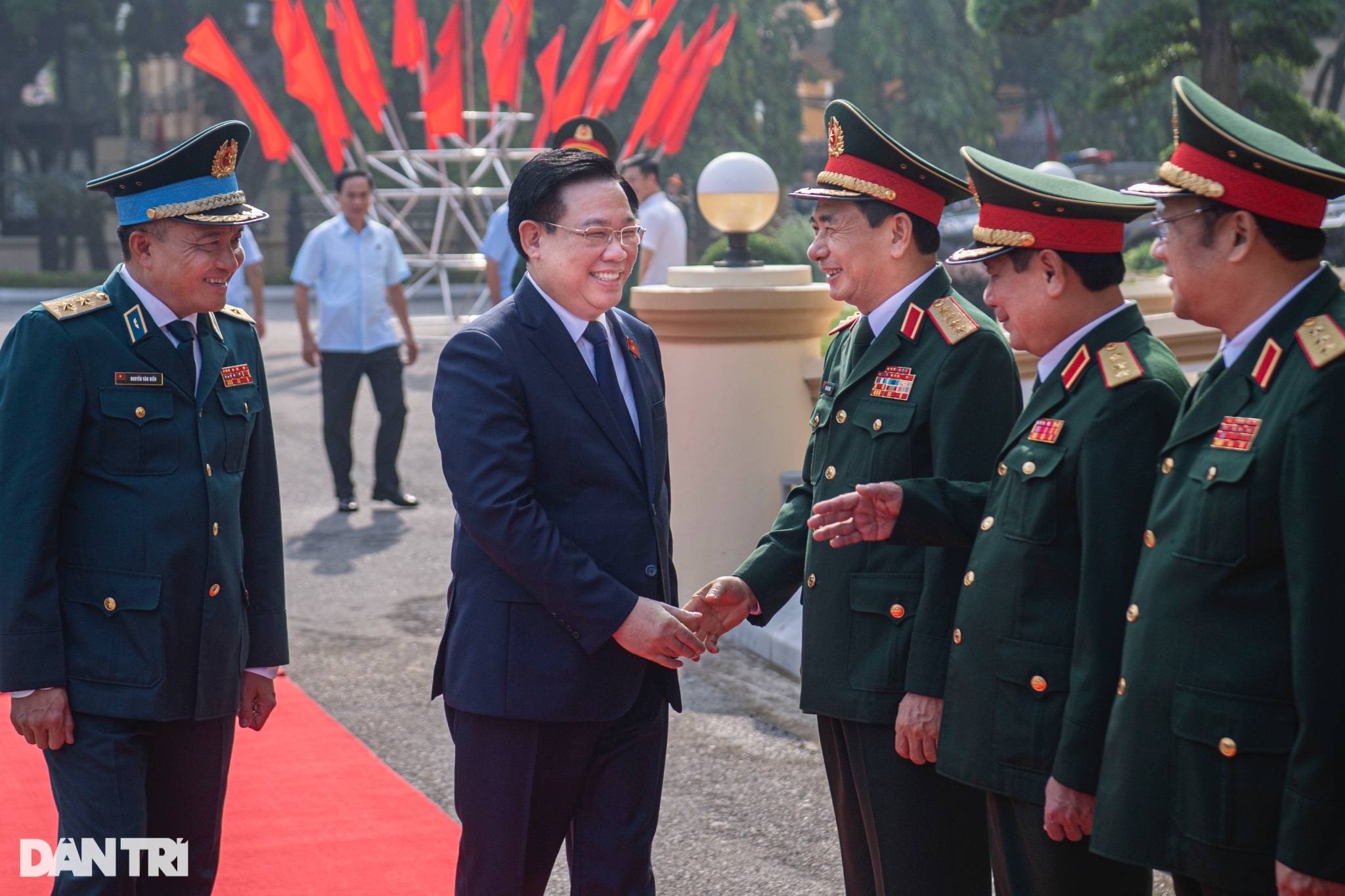 Chủ tịch Quốc hội Vương Đình Huệ dự Lễ kỷ niệm 60 năm Quân chủng PKKQ - 9