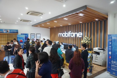 Nhà mạng thêm người, mở quầy lưu động để chuẩn hóa thông tin thuê bao