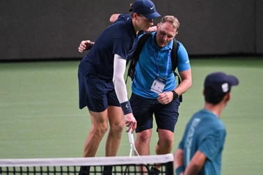 Chấn thương khiến Sinner bỏ cuộc ở Thượng Hải Masters