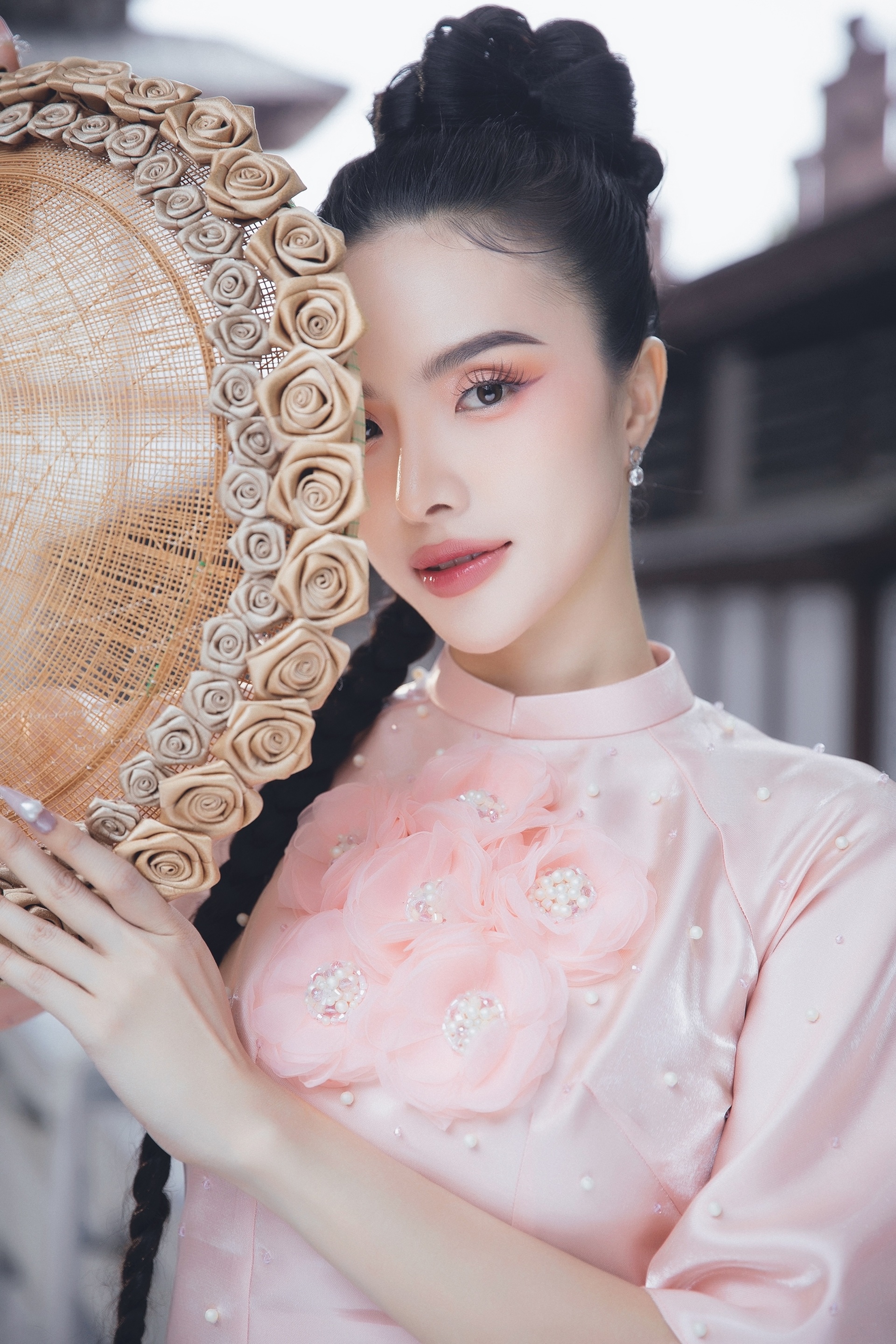 Á hậu Hạnh Nguyên diện áo dài gợi cảm đón xuân - 5 Á hậu Hạnh Nguyên diện áo dài gợi cảm đón xuân - 5