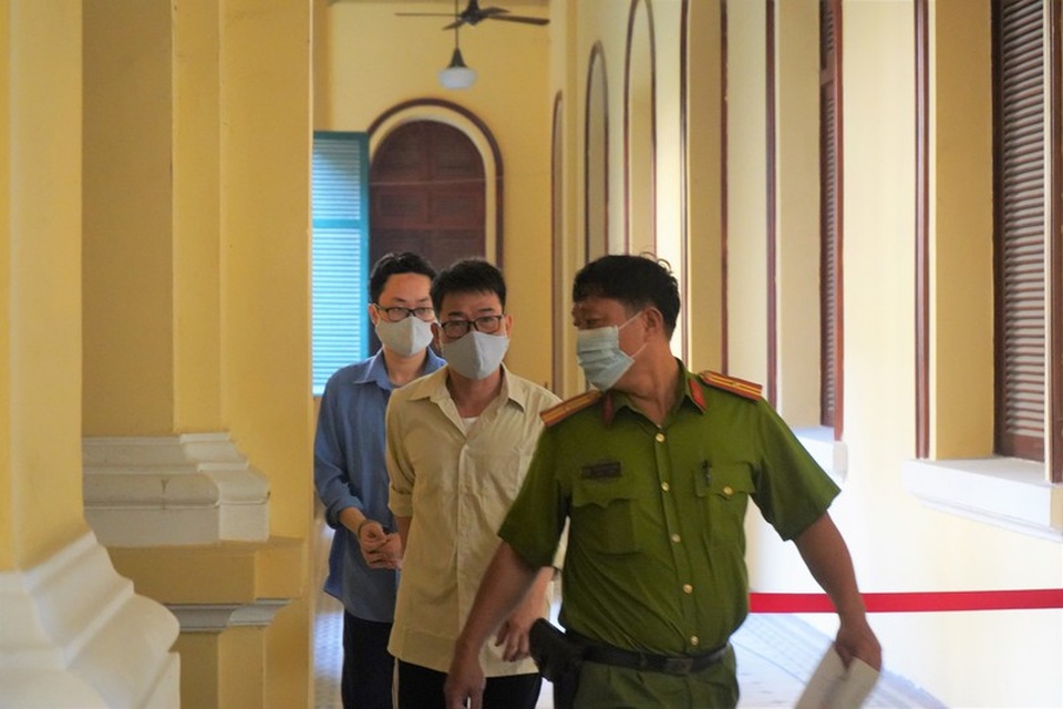 Nguyên Phó Chánh án Quận 4 khai gì tại tòa? - 2 Nguyên Phó Chánh án Quận 4 khai gì tại tòa? - 2